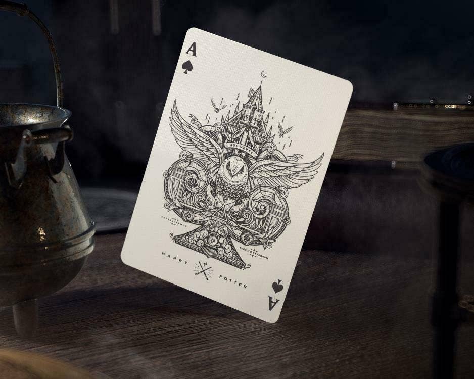 Cardshouse - Harry Potter Hufflepuff Yellow Theory11 Playing Cards