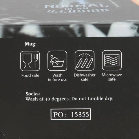 Normal is an Illusion Gothic krus- og sokkesett