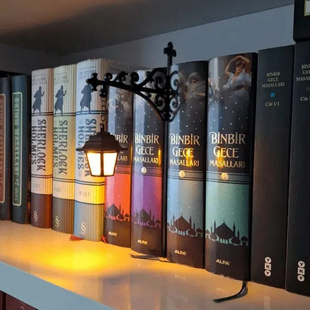 Bokhylle-lampe